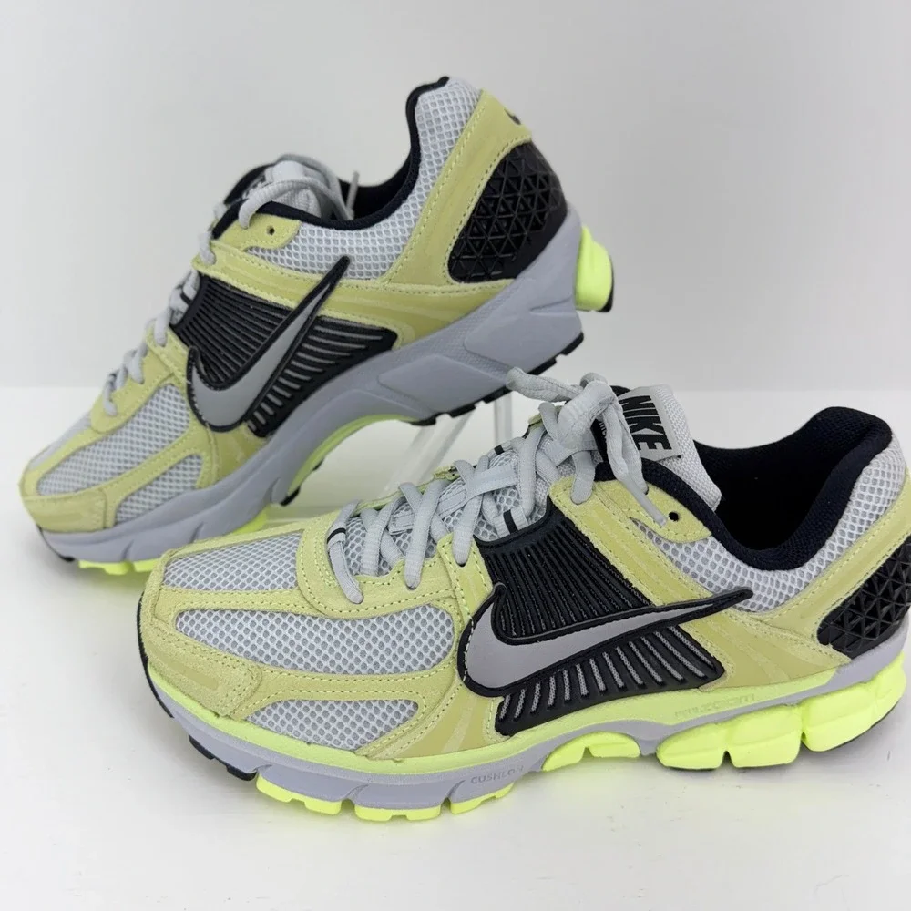 Nike‎ Zoom Vomero 5 Mens 7.5 Barely Volt Platinum HF1553-700 Excellent Running